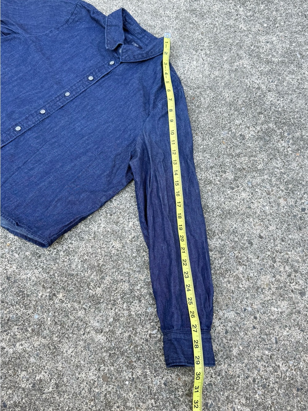 J.Crew Cropped Dark Wash Denim Shirt Size M | Classic Capsule Staple - Picture 9 of 11